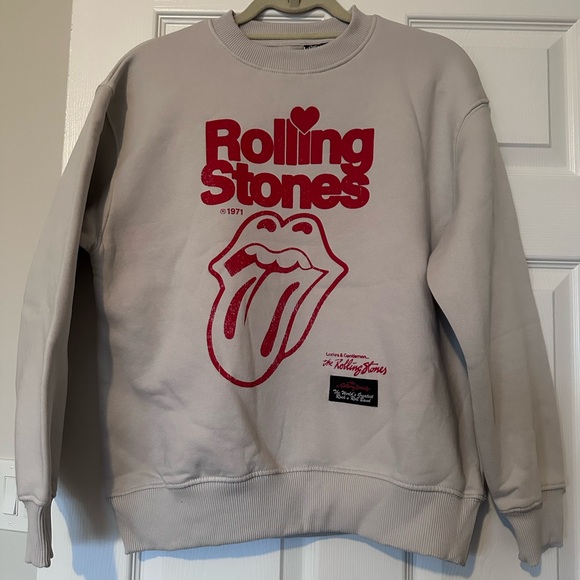 ZARA: ROLLING STONES ® SWEATSHIRT; 13-14 YEARS (64,57 INCHES) |PEARL GRAY; NWT - Picture 2 of 7